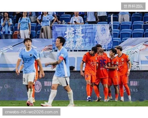 山东泰山进攻端高度依赖克雷桑,泽卡的长期伤缺或迫使球队夏窗引援。 山东泰山进攻端高度依赖克雷桑,泽卡的长期伤缺或迫使球队夏窗引援。